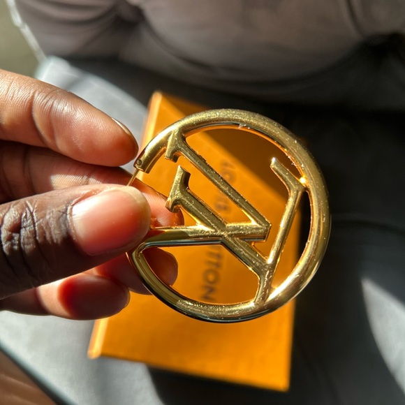 Louise Hoop Louis Vuitton Earrings - Picture 9 of 16